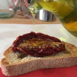 Pan con Tomate con hierbas