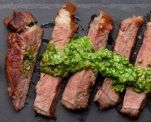 Carne con salsa chimichurri